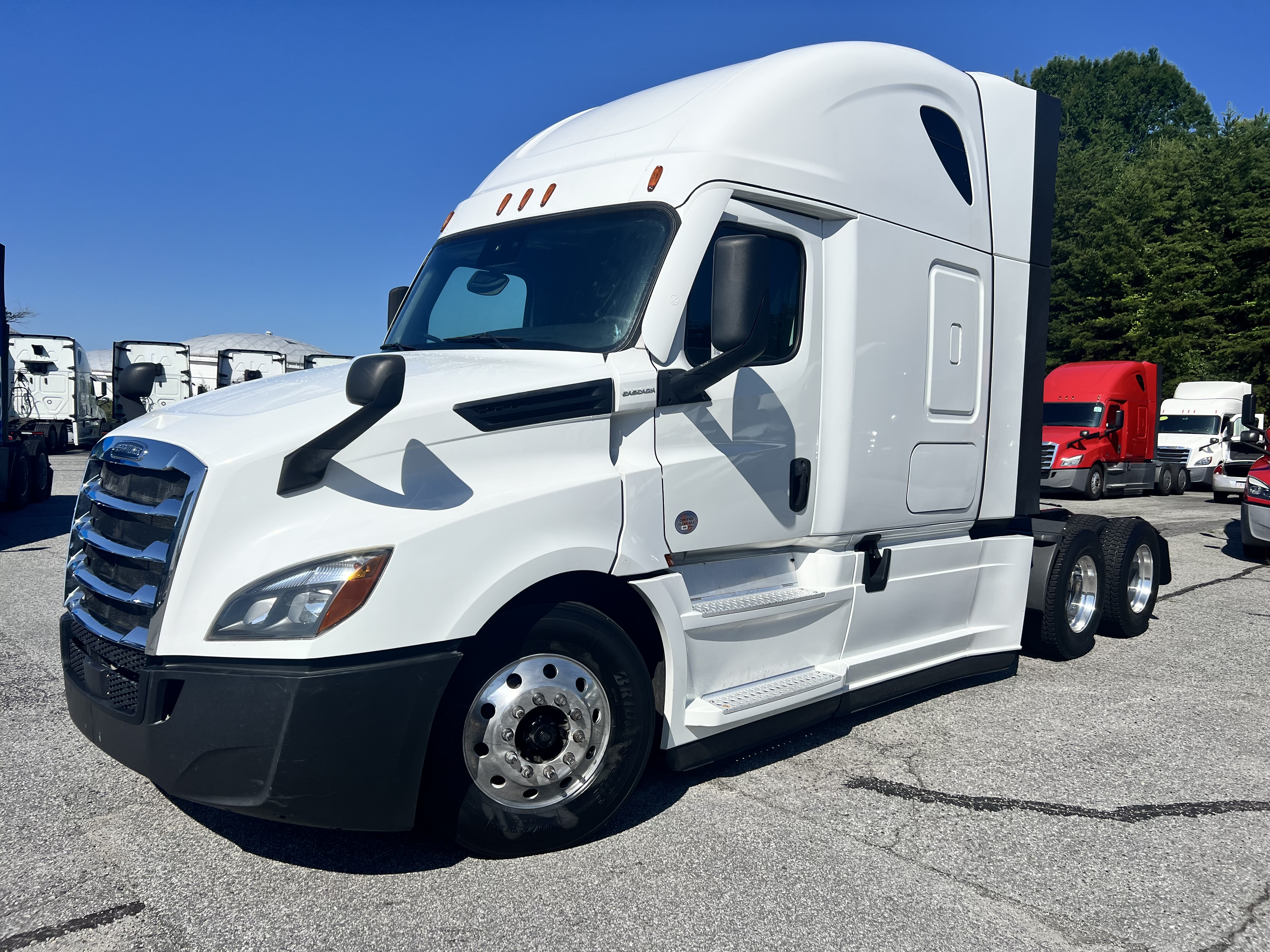 2021 FREIGHTLINER CASCADIA 126SLP - image 1