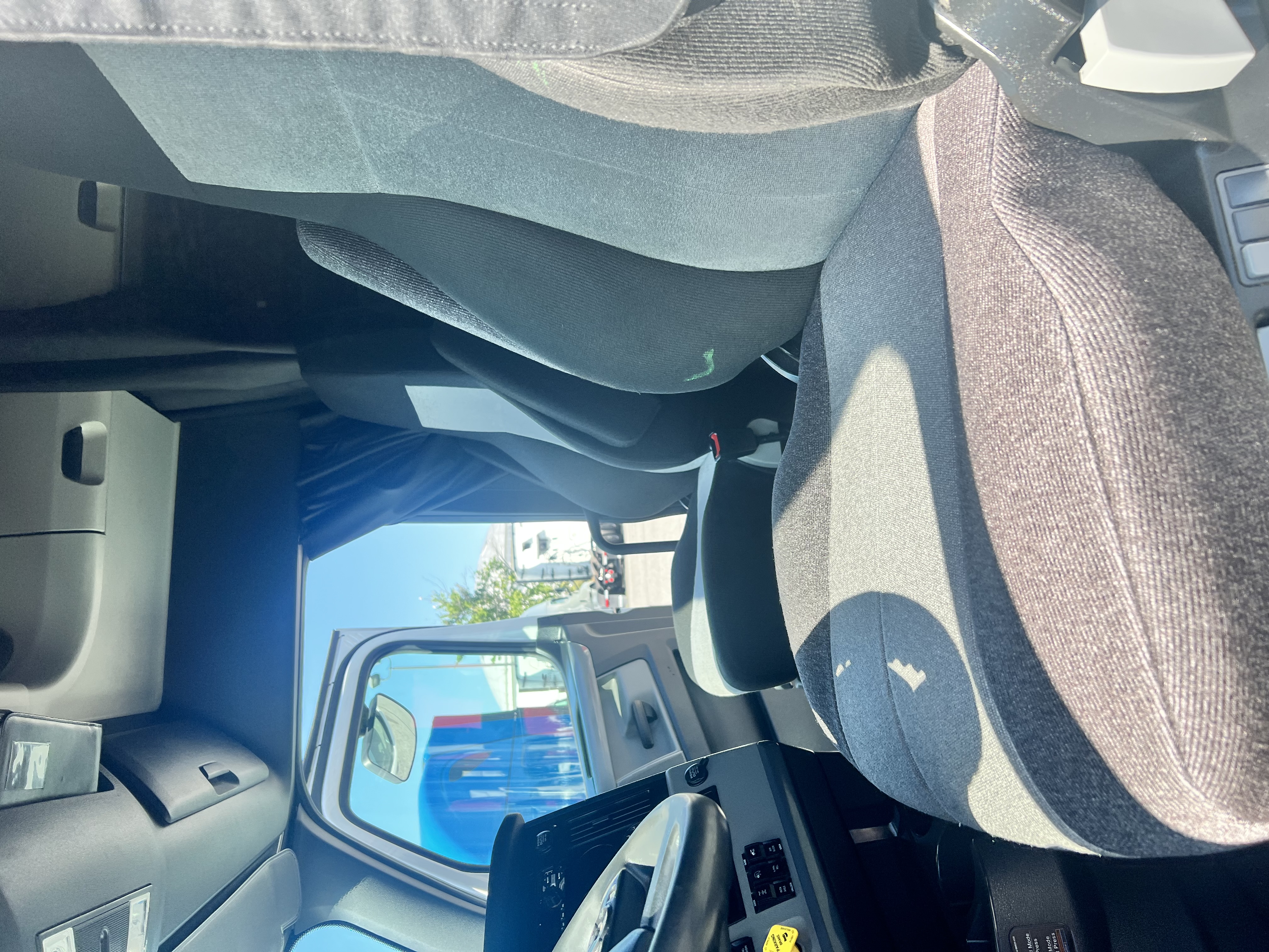 2021 FREIGHTLINER CASCADIA 126SLP - image 13