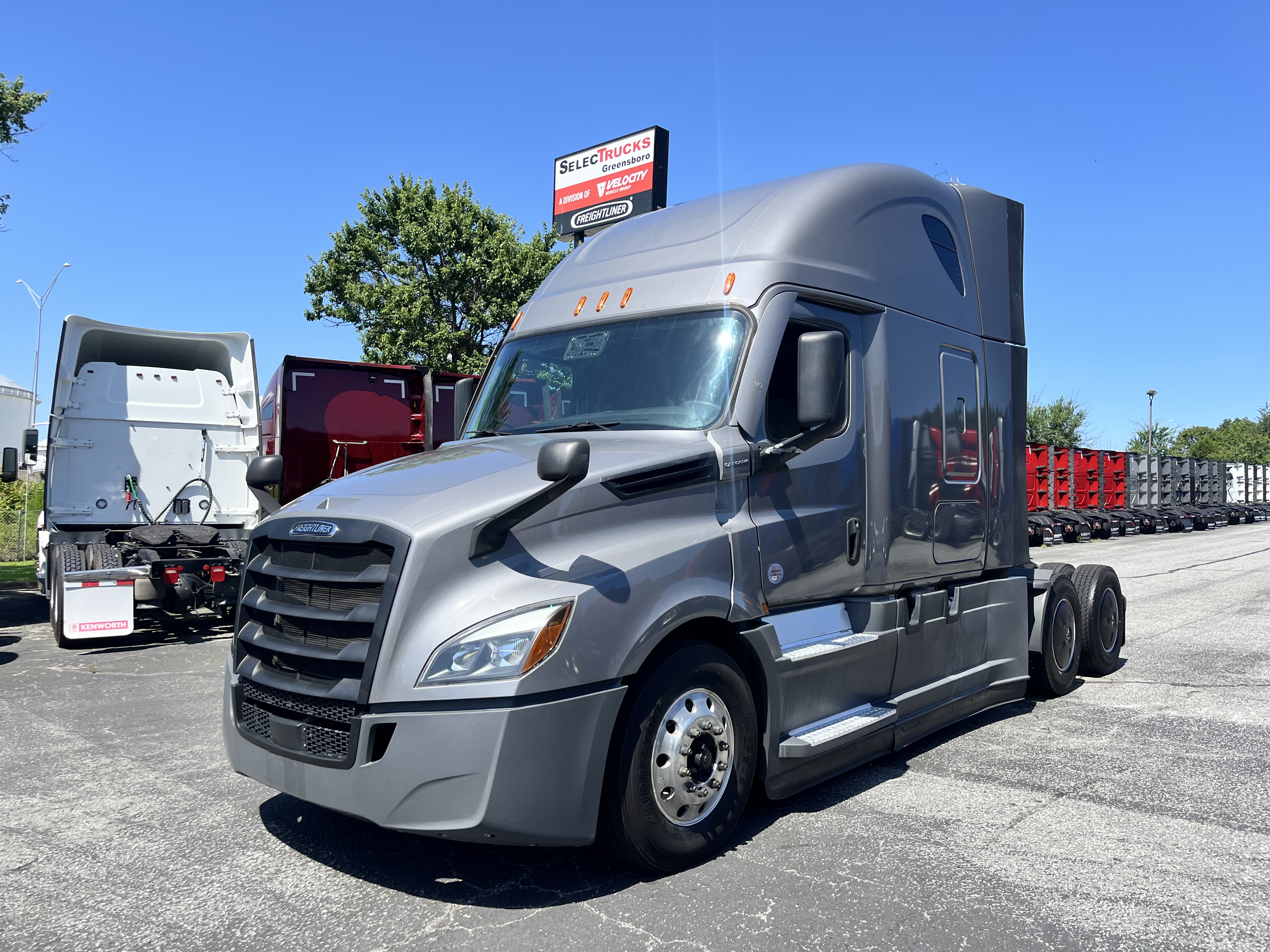 2021 FREIGHTLINER CASCADIA 126SLP - image 1