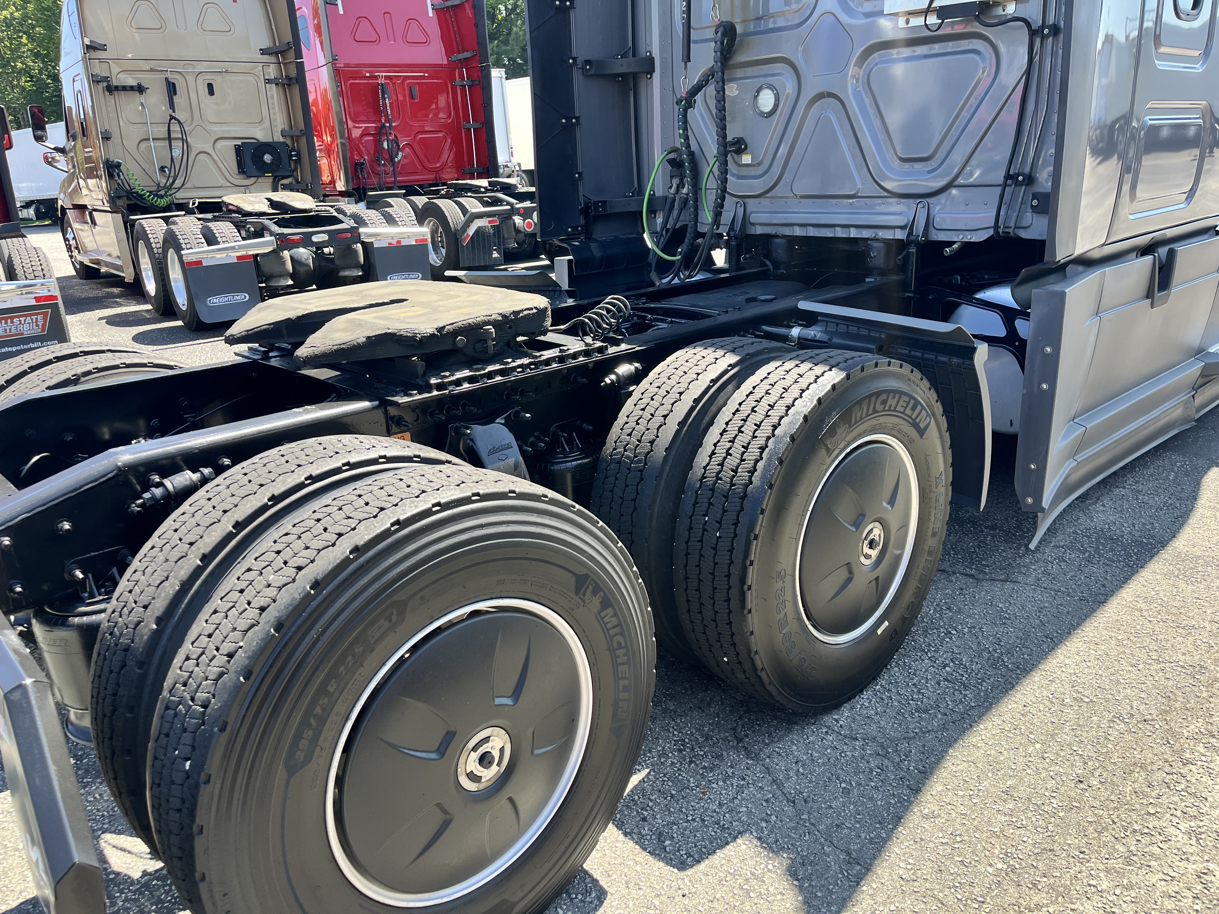 2021 FREIGHTLINER CASCADIA 126SLP - image 5