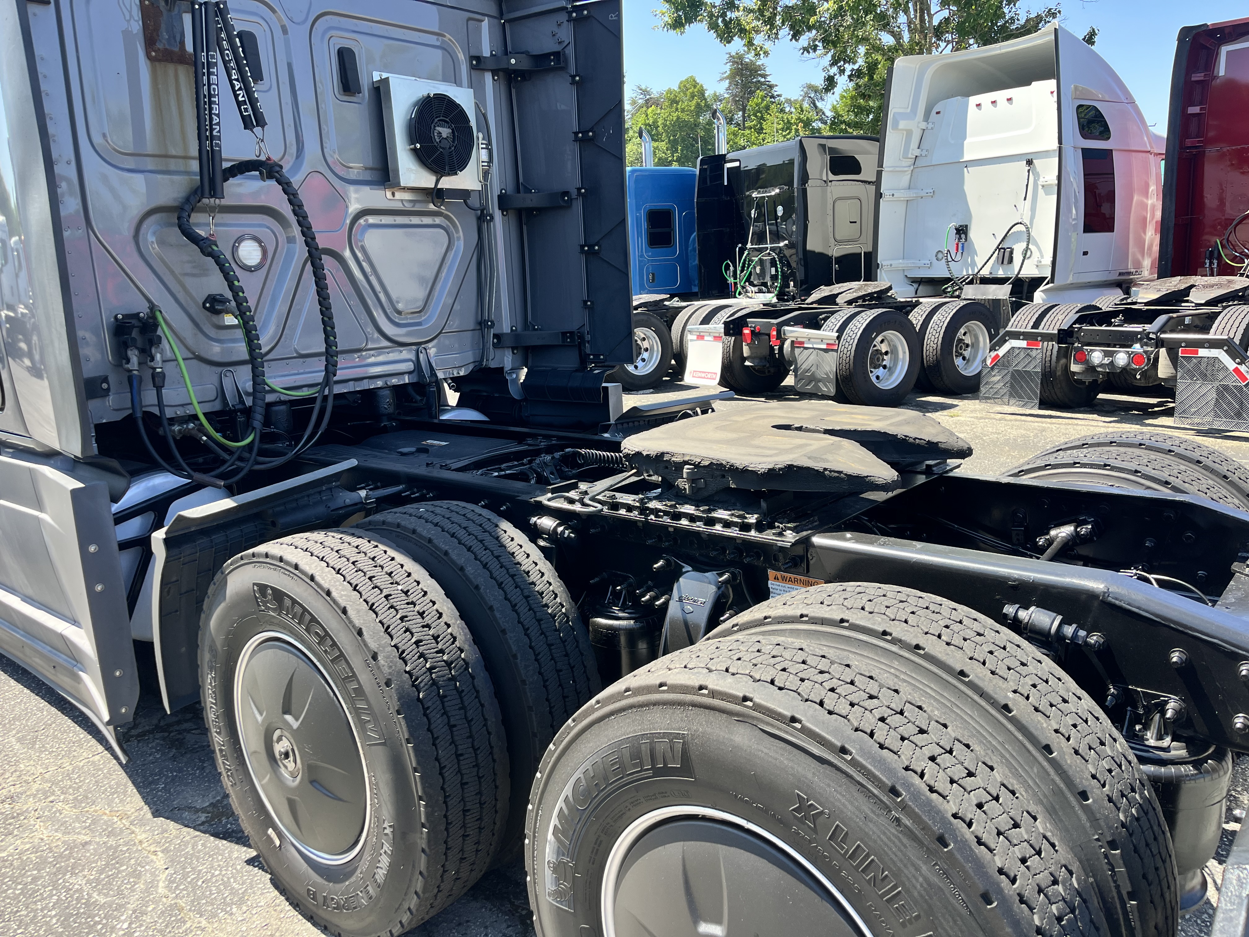 2021 FREIGHTLINER CASCADIA 126SLP - image 3