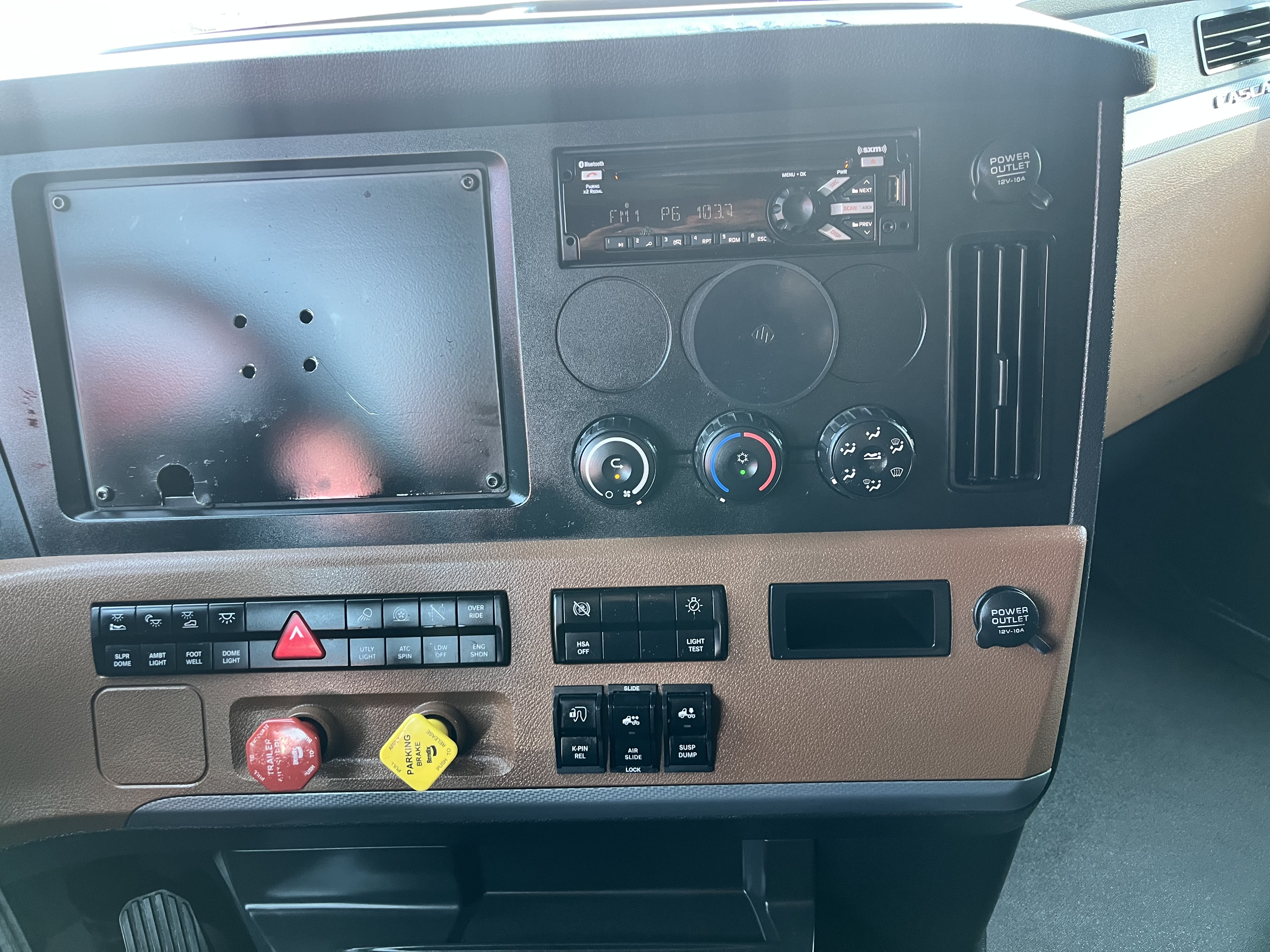 2021 FREIGHTLINER CASCADIA 126SLP - image 15