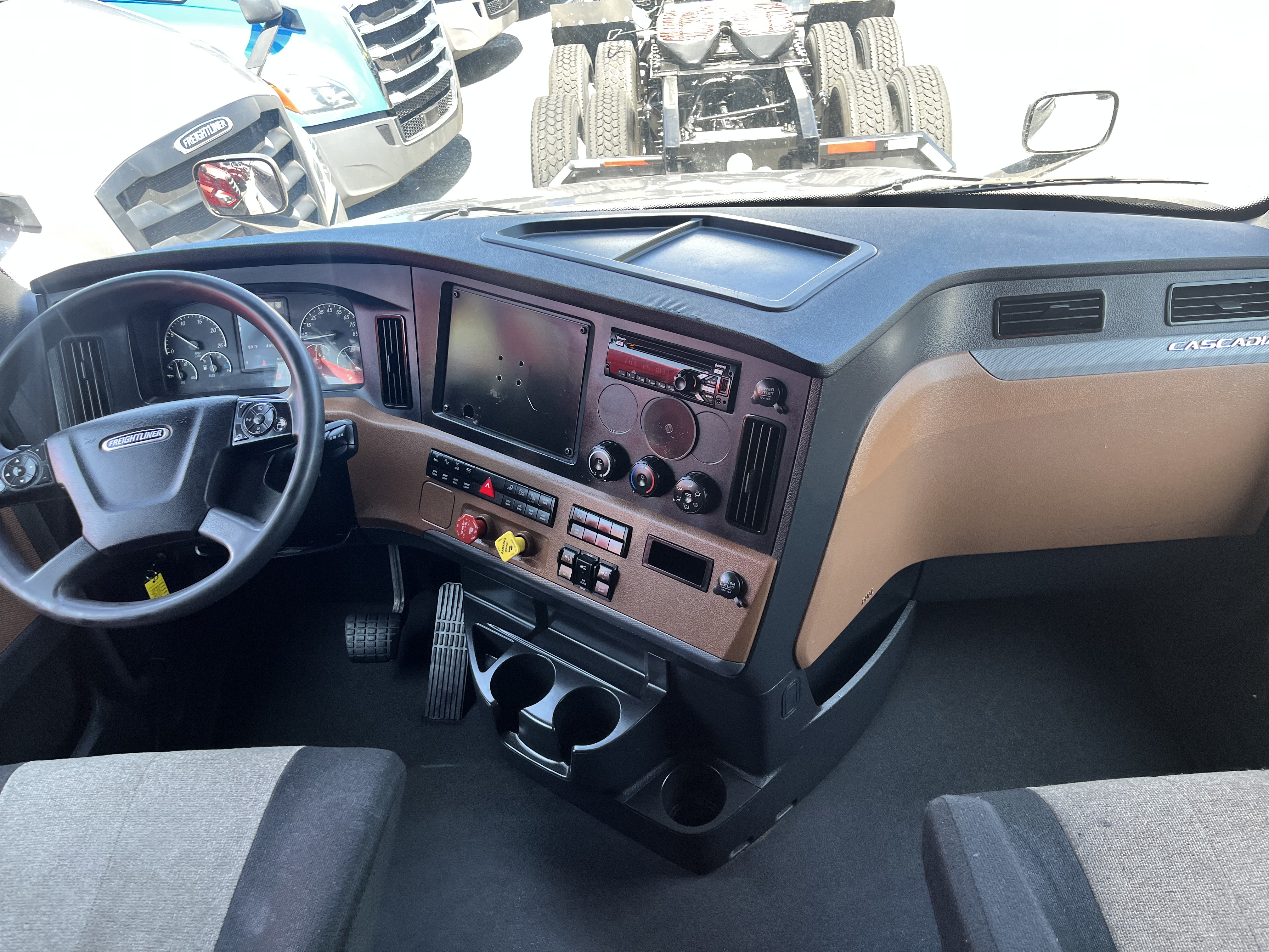 2021 FREIGHTLINER CASCADIA 126SLP - image 20