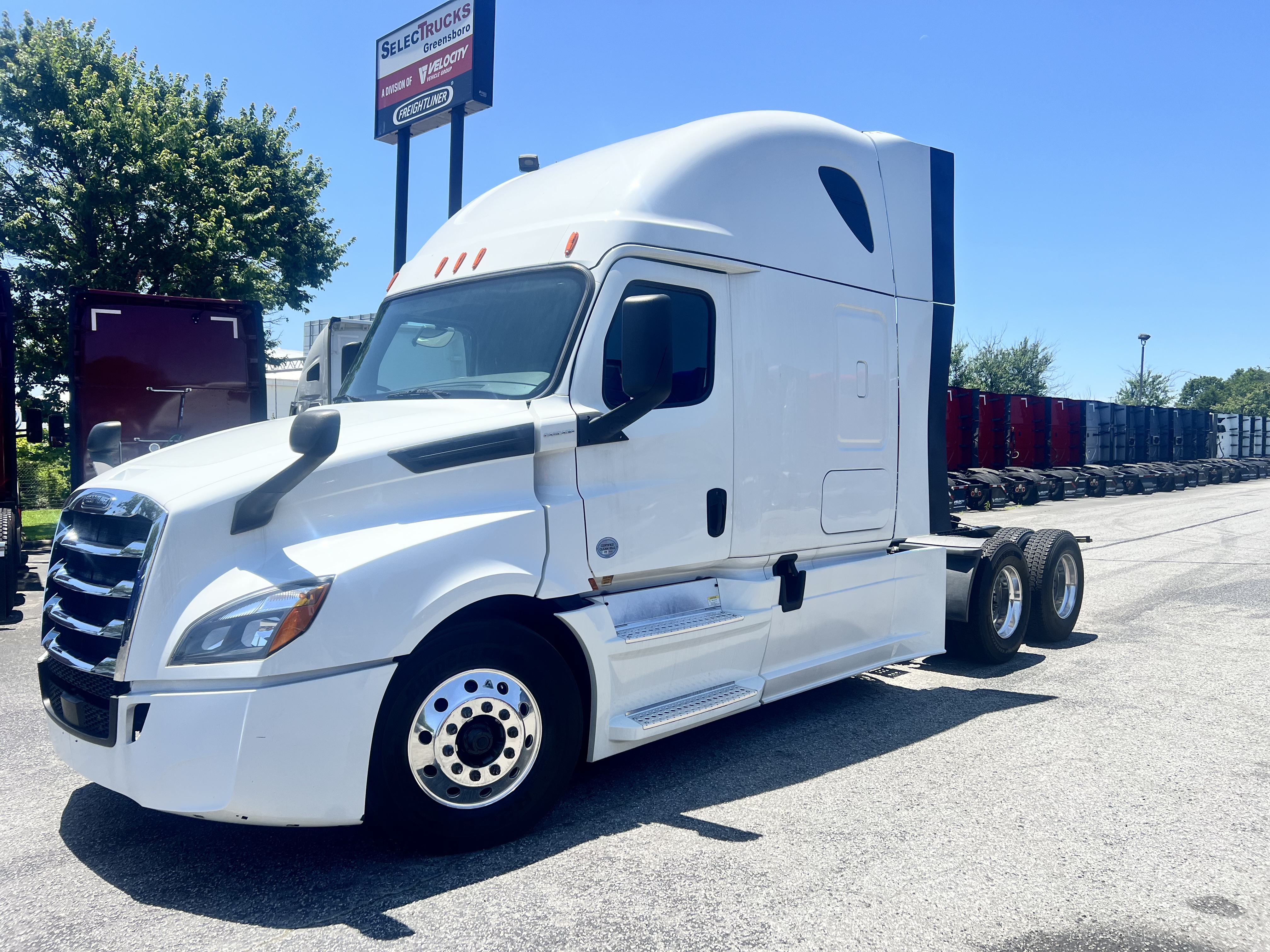 2020 FREIGHTLINER CASCADIA 126SLP - image 1