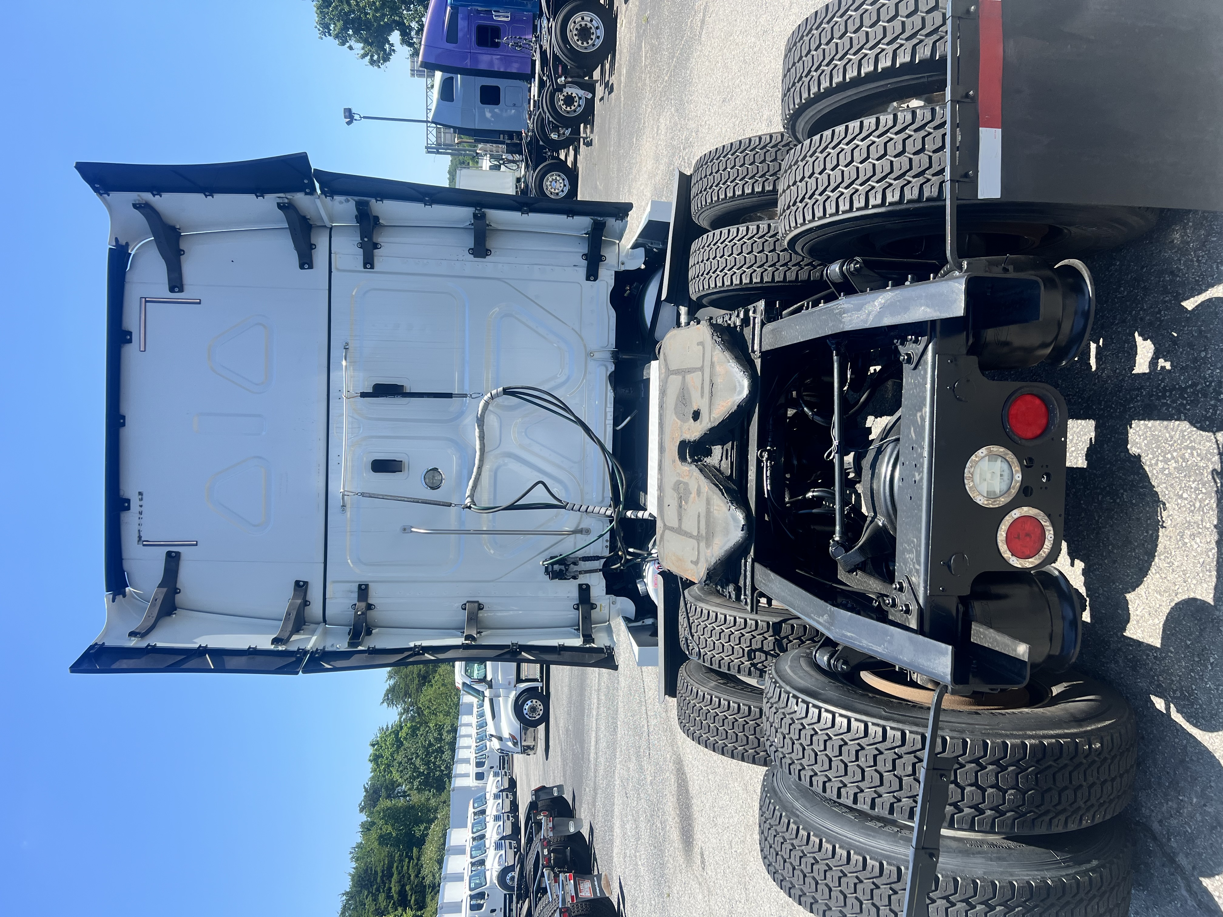 2020 FREIGHTLINER CASCADIA 126SLP - image 3