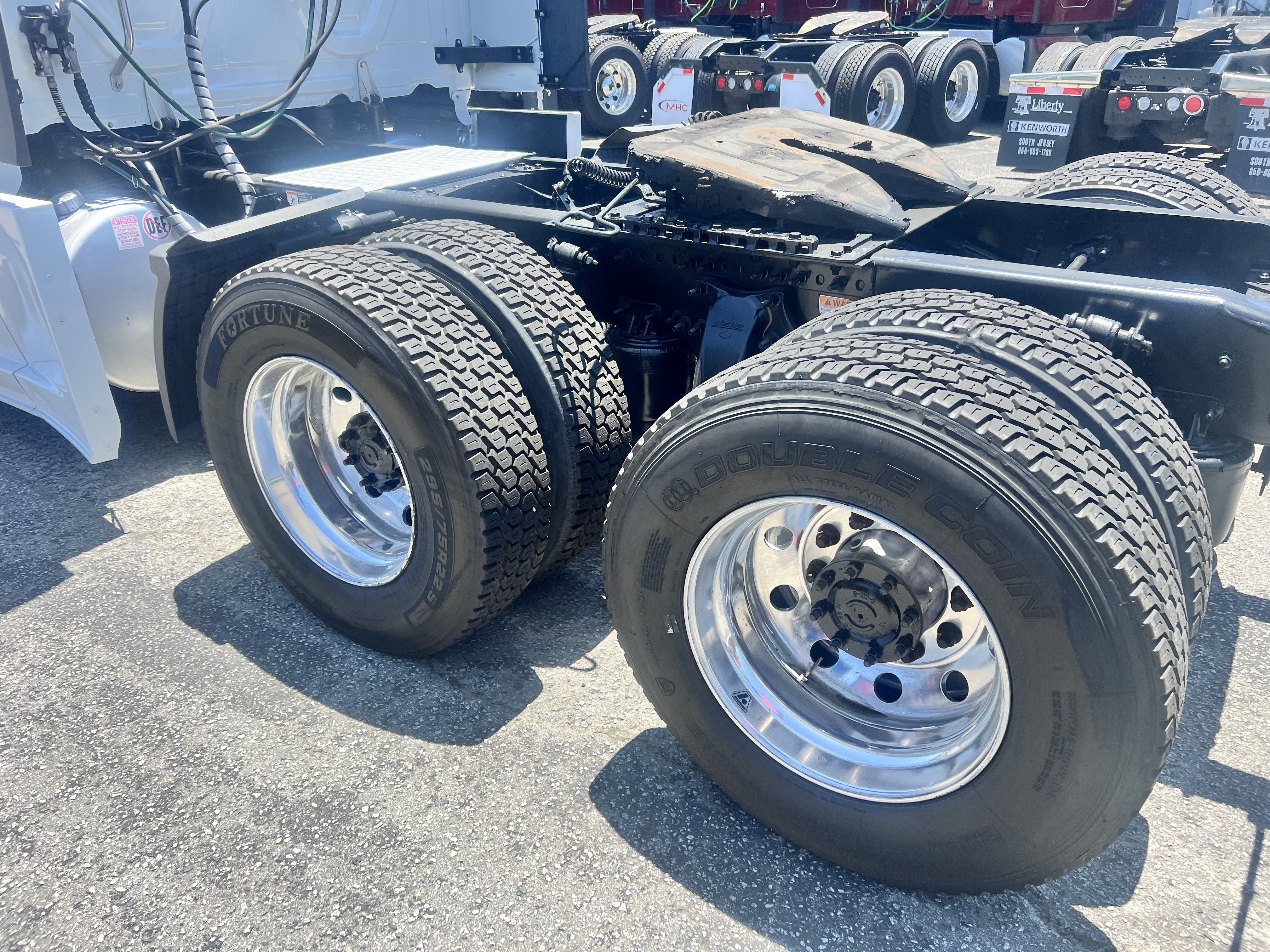 2020 FREIGHTLINER CASCADIA 126SLP - image 2