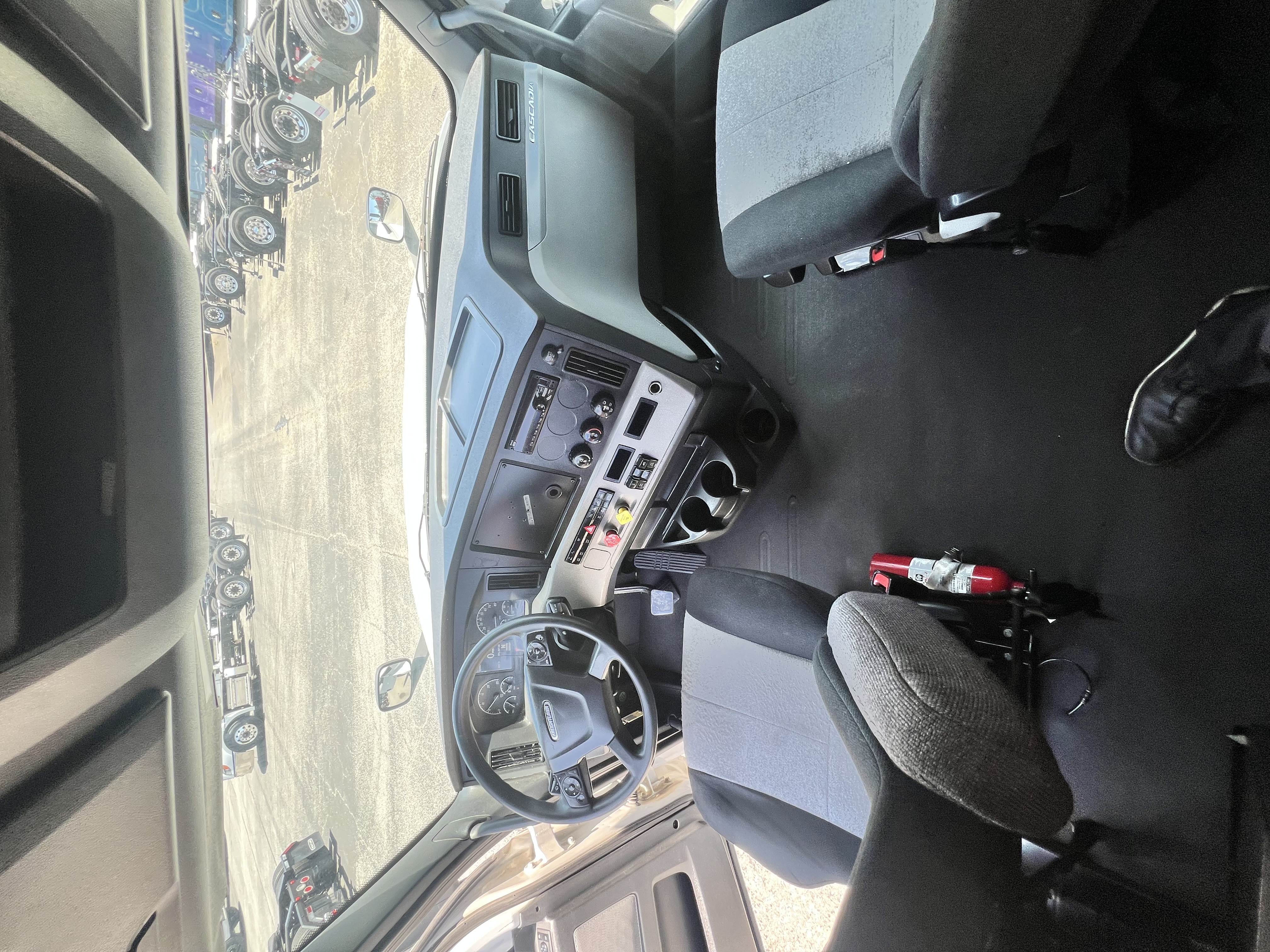 2020 FREIGHTLINER CASCADIA 126SLP - image 17