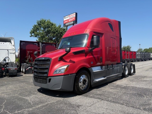 2020 FREIGHTLINER CASCADIA 126SLP - image 1