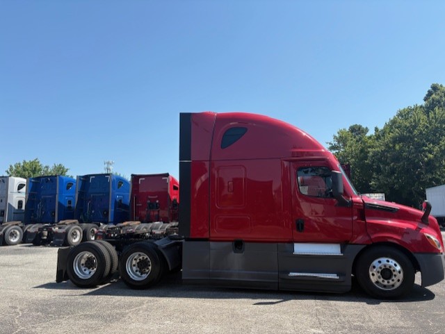 2020 FREIGHTLINER CASCADIA 126SLP - image 6