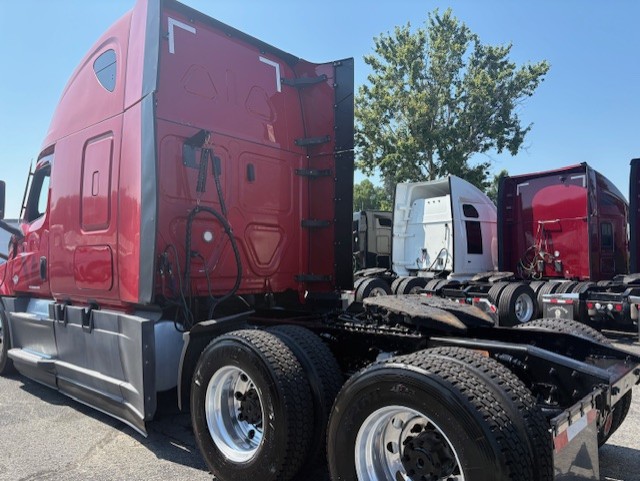 2020 FREIGHTLINER CASCADIA 126SLP - image 3