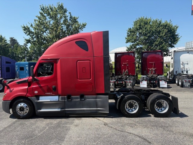 2020 FREIGHTLINER CASCADIA 126SLP - image 2