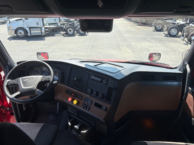 2020 FREIGHTLINER CASCADIA 126SLP - image 19