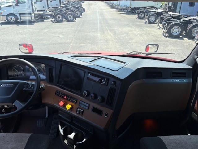 2020 FREIGHTLINER CASCADIA 126SLP - image 19