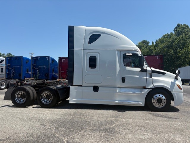 2020 FREIGHTLINER CASCADIA 126SLP - image 6