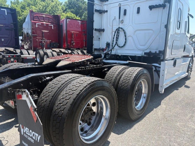 2020 FREIGHTLINER CASCADIA 126SLP - image 5