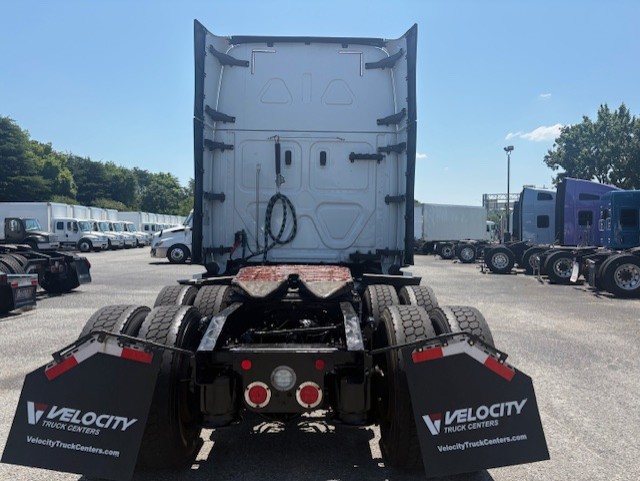 2020 FREIGHTLINER CASCADIA 126SLP - image 4