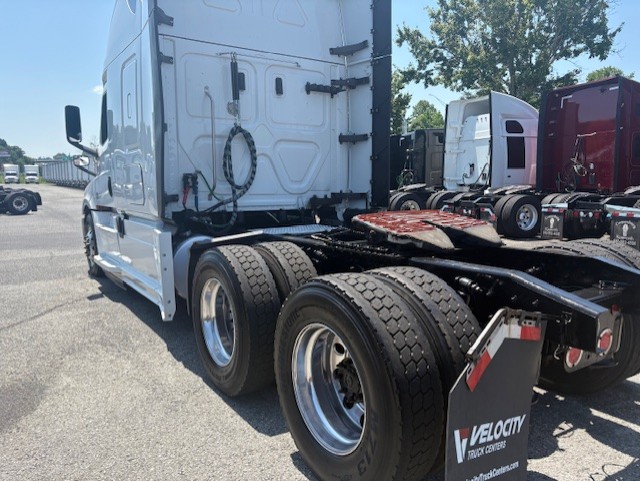 2020 FREIGHTLINER CASCADIA 126SLP - image 3