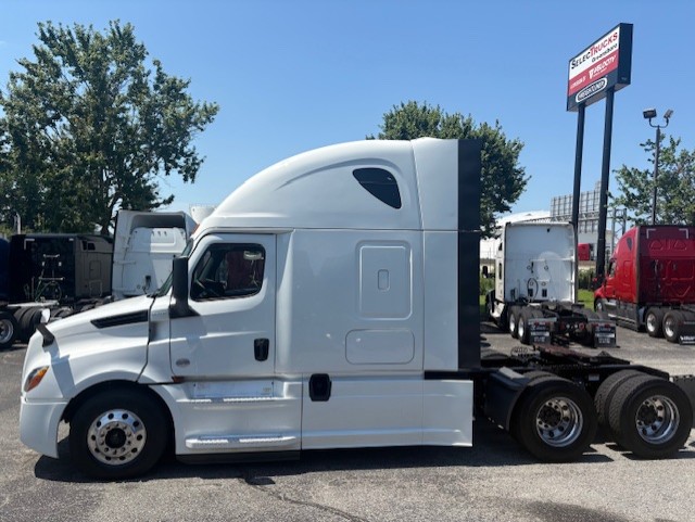 2020 FREIGHTLINER CASCADIA 126SLP - image 2