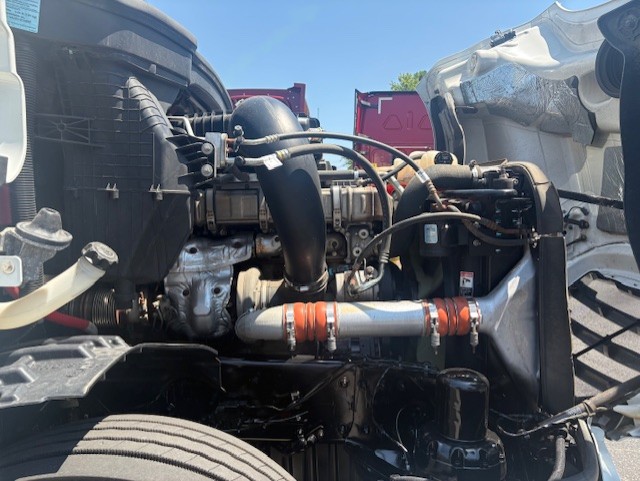 2020 FREIGHTLINER CASCADIA 126SLP - image 10