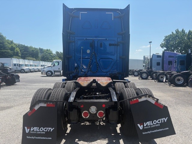 2020 FREIGHTLINER CASCADIA 126SLP - image 4