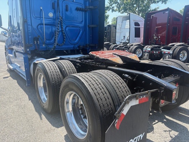 2020 FREIGHTLINER CASCADIA 126SLP - image 3