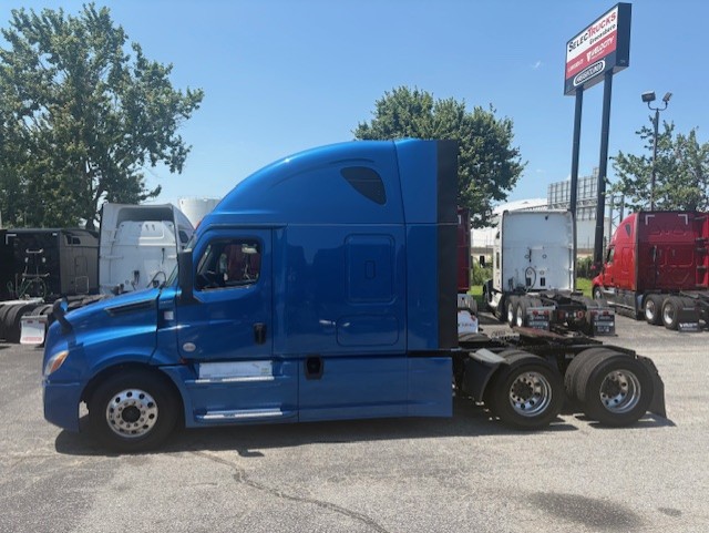 2020 FREIGHTLINER CASCADIA 126SLP - image 2