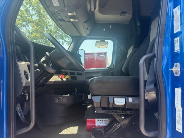 2020 FREIGHTLINER CASCADIA 126SLP - image 15