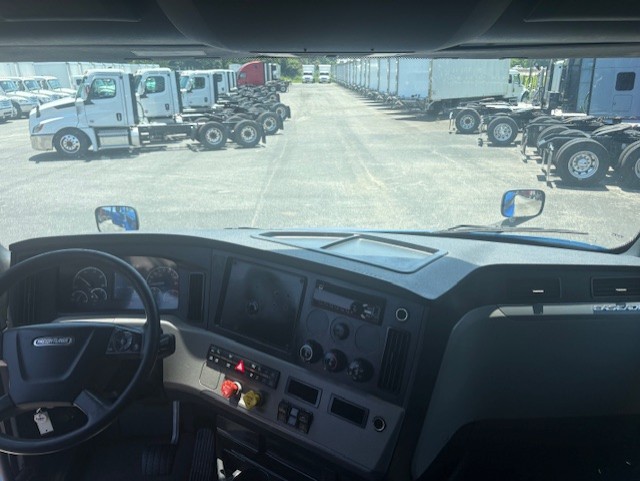 2020 FREIGHTLINER CASCADIA 126SLP - image 19