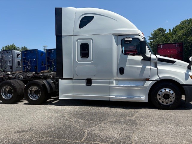 2020 FREIGHTLINER CASCADIA 126SLP - image 6