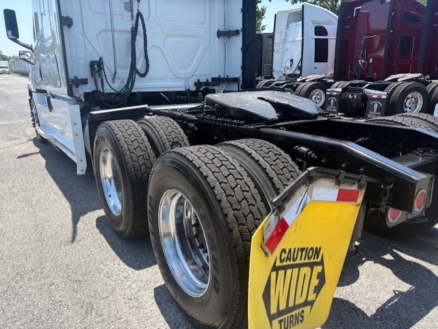 2020 FREIGHTLINER CASCADIA 126SLP - image 3