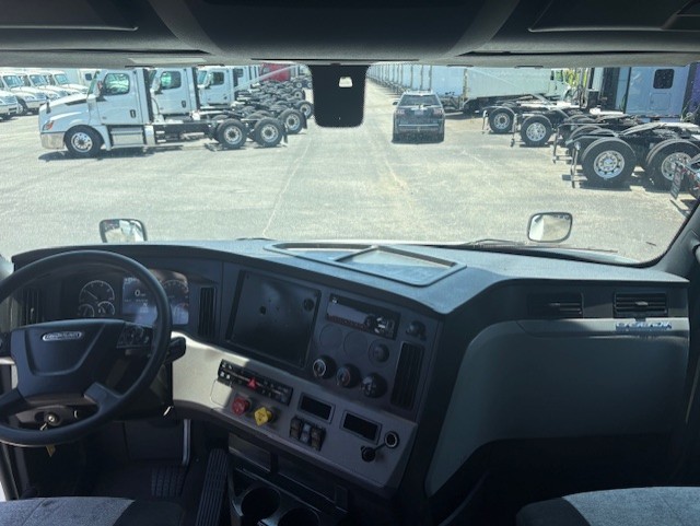 2020 FREIGHTLINER CASCADIA 126SLP - image 19