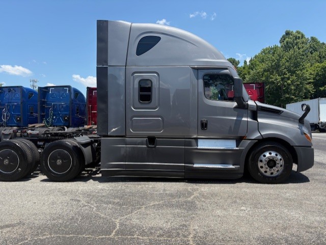 2021 FREIGHTLINER CASCADIA 126SLP - image 6