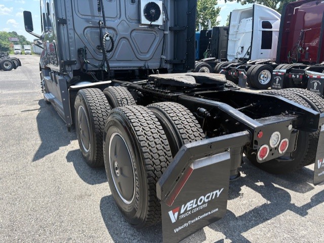 2021 FREIGHTLINER CASCADIA 126SLP - image 3