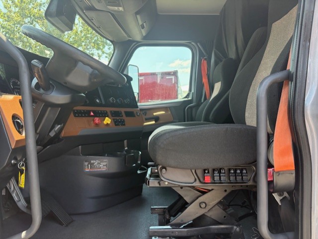 2021 FREIGHTLINER CASCADIA 126SLP - image 16