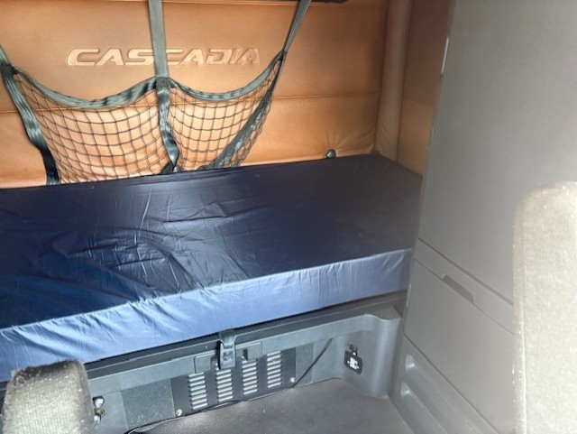 2021 FREIGHTLINER CASCADIA 126SLP - image 19