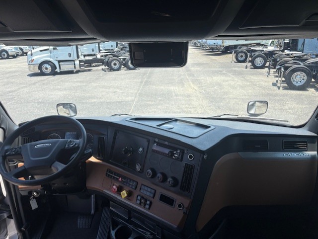 2021 FREIGHTLINER CASCADIA 126SLP - image 20