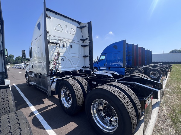 FREIGHTLINER CASCADIA 126SLP 2023
