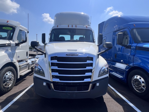FREIGHTLINER CASCADIA 126DC 2021