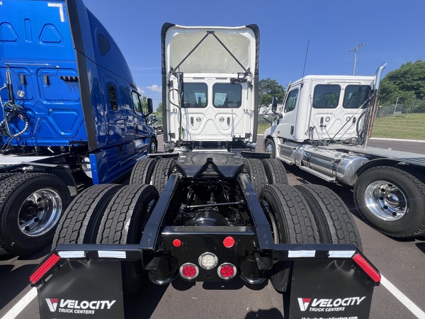 FREIGHTLINER CASCADIA 126DC 2021
