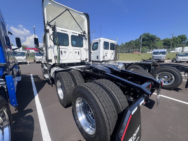 FREIGHTLINER CASCADIA 126DC 2021