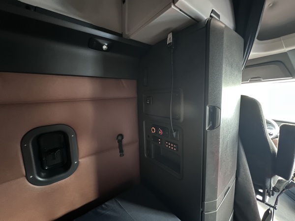 FREIGHTLINER CASCADIA 126SLP 2020