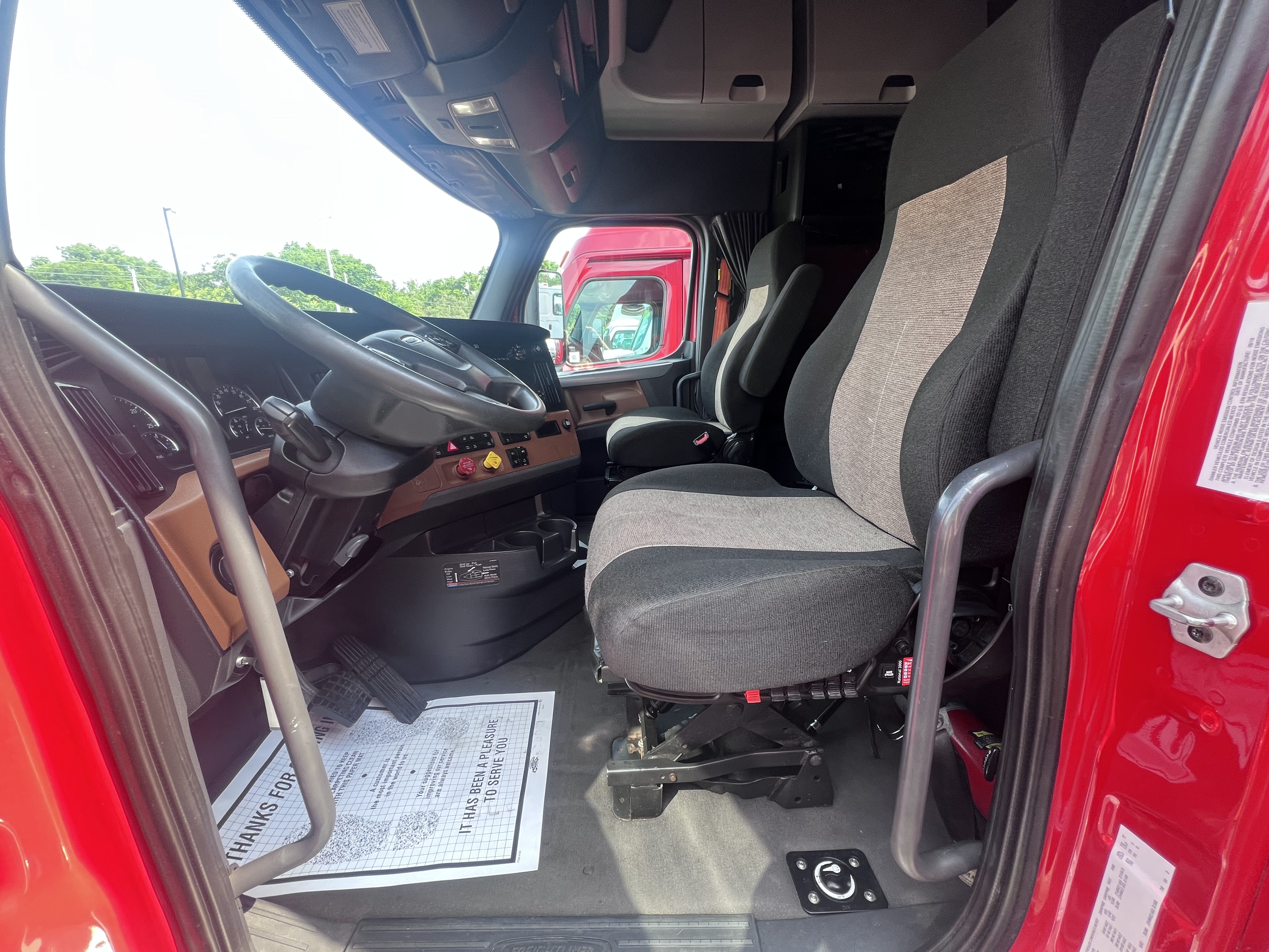 2020 FREIGHTLINER CASCADIA 126SLP - image 10