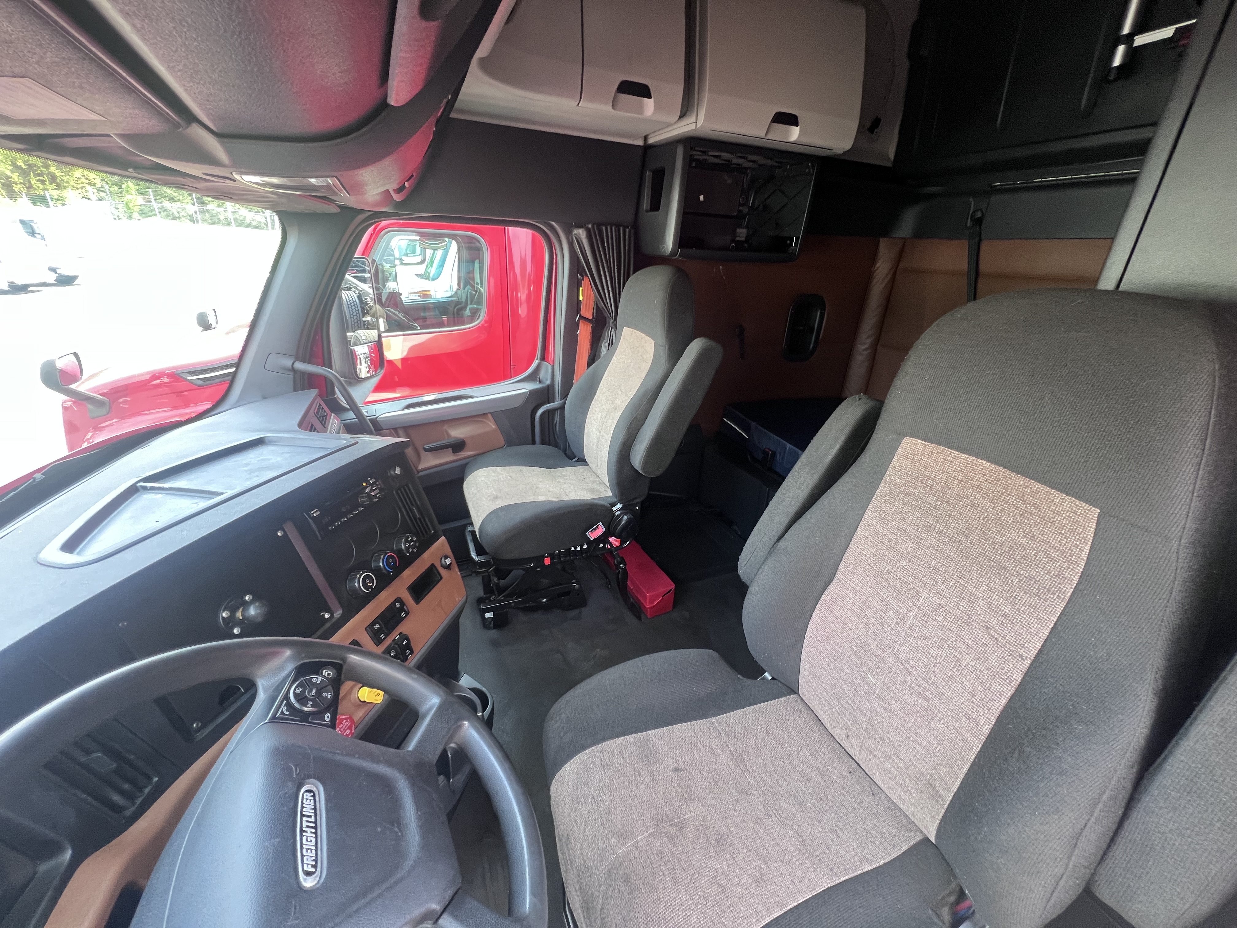 2020 FREIGHTLINER CASCADIA 126SLP - image 9