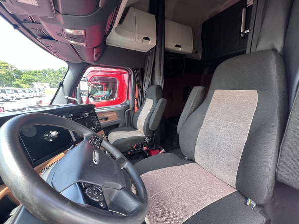 FREIGHTLINER CASCADIA 126SLP 2020