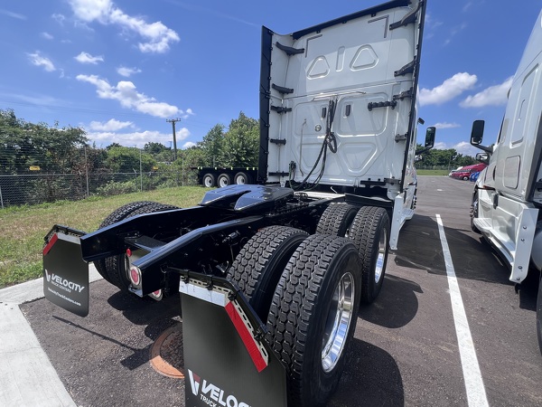 FREIGHTLINER CASCADIA 126SLP 2020