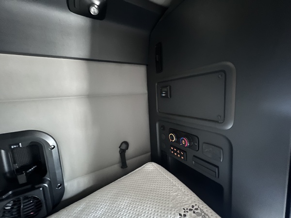 FREIGHTLINER CASCADIA 126SLP 2021