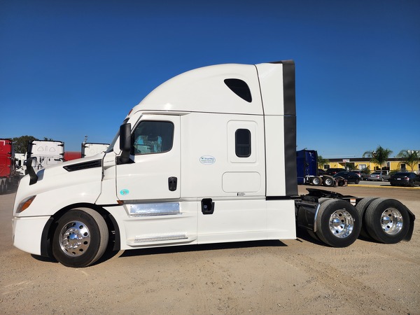 FREIGHTLINER CASCADIA 126SLP 2024