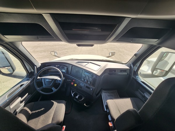FREIGHTLINER CASCADIA 126SLP 2024