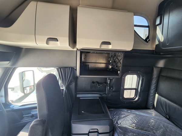 FREIGHTLINER CASCADIA 126SLP 2024