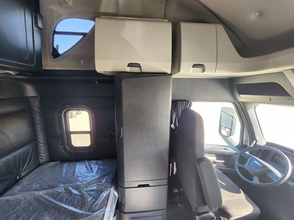 FREIGHTLINER CASCADIA 126SLP 2024